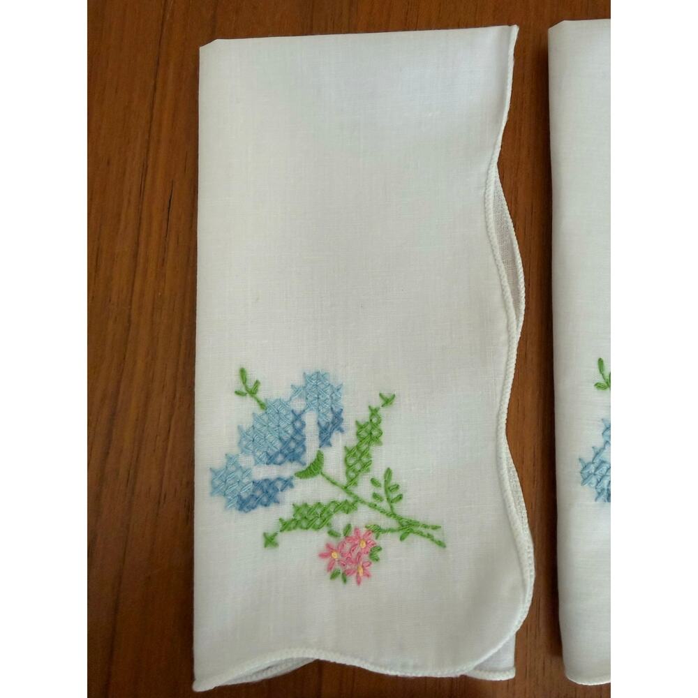 Set of 10 Vintage Embroidered Linen Napkins Blue Floral Scalloped Cottagecore